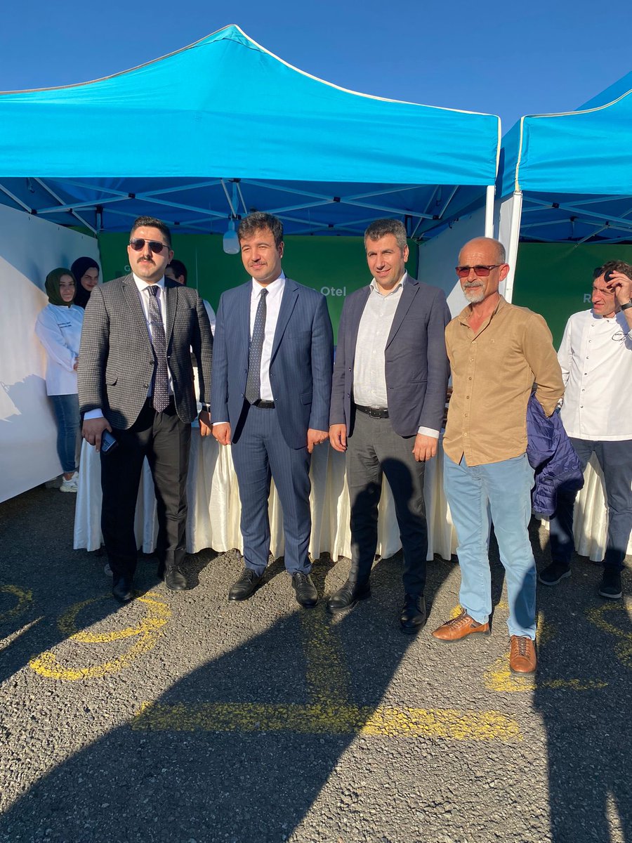 iyiderekay's tweet photo. Rize'nin yöresel lezzetlerinin tanıtıldığı "3. Ulusal Rize Gastronomi Günleri" başladı.
Rize çayından sonra yöresel lezzetleriyle de bilinen şehrimizin dünyaya tanıtılmasını hedefleyen GastroRize 15 Ekim'de sona erecek.
Etkinliğe İlçe Kaymakamız @ErayGrsoy katılım sağladı. https://t.co/mZu4hsLLBo