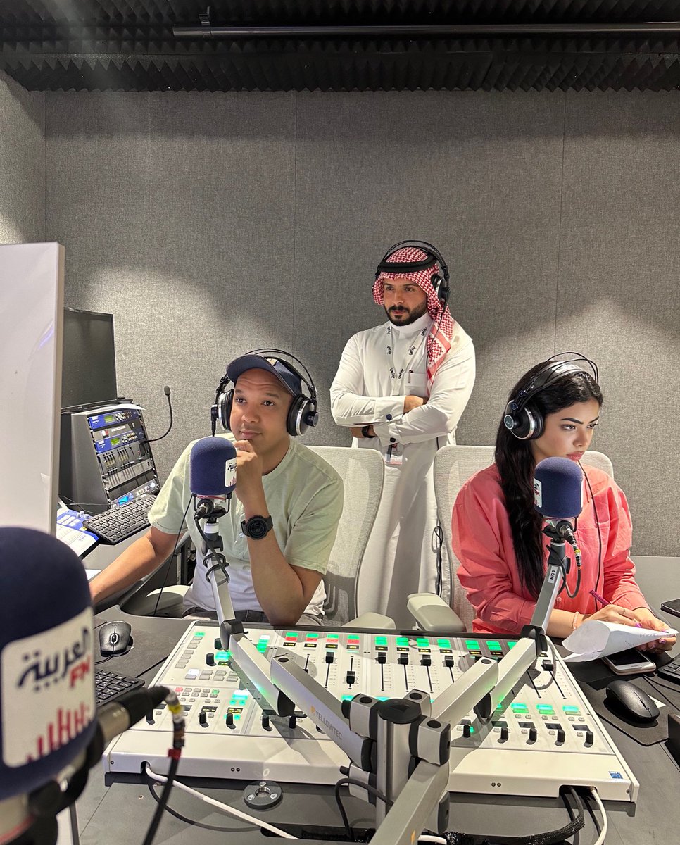 FBarqan's tweet photo. مستمرون في نقل الصورة بالصوت 
عبر @AlarabiyaFm 

ساعات من البث المباشر المتواصل من دون توقف في نقل مجرايات الأحداث في #غزة 

مع الزملاء 
@atheer_kj 
@issamsaal 
@Fahdasx https://t.co/Q64a4vZ5n1