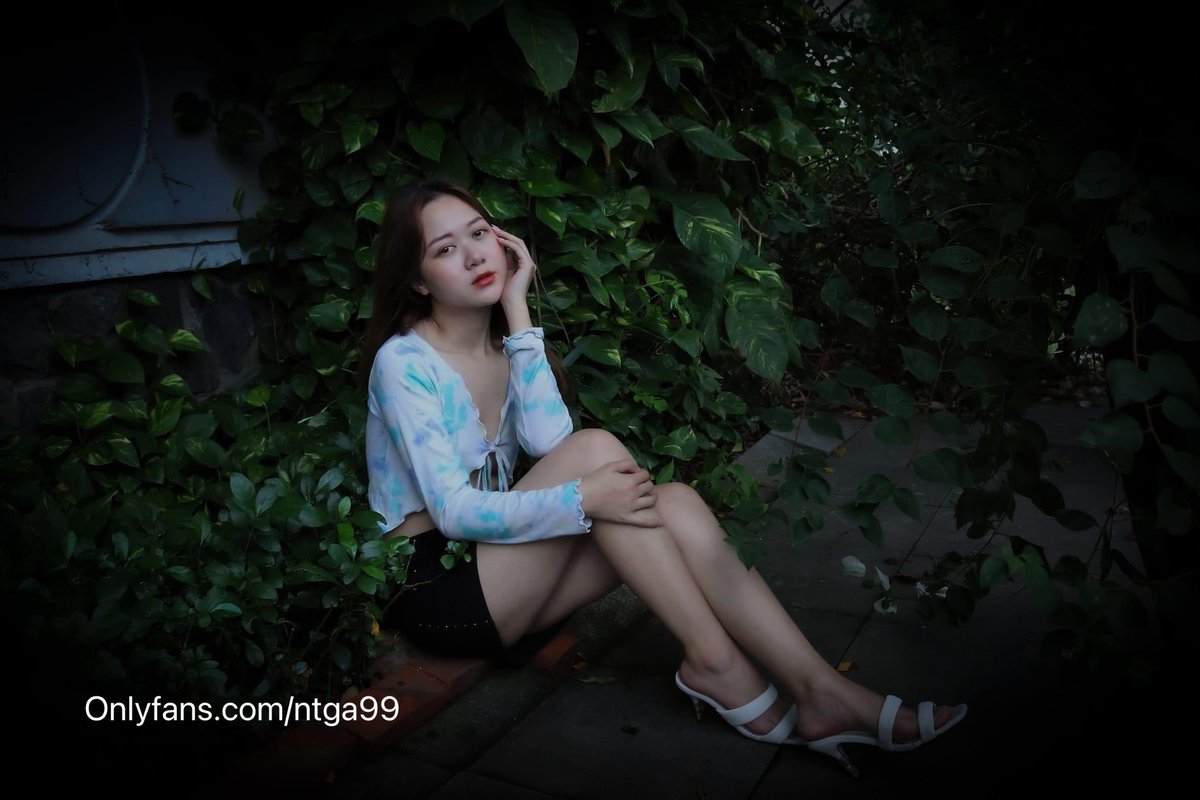 MrG3344's tweet photo. Ngơ ngẩn #publich #nudeoutdoor #ExhibitPublic @asianbabesVN https://t.co/sZz3Qqv38c