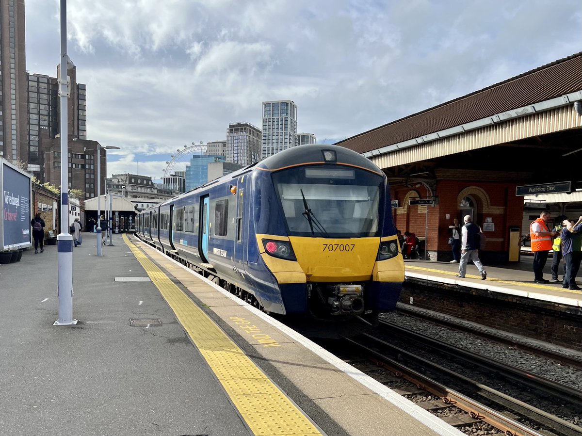 707007 at #WaterlooEast #class707 13/10/23