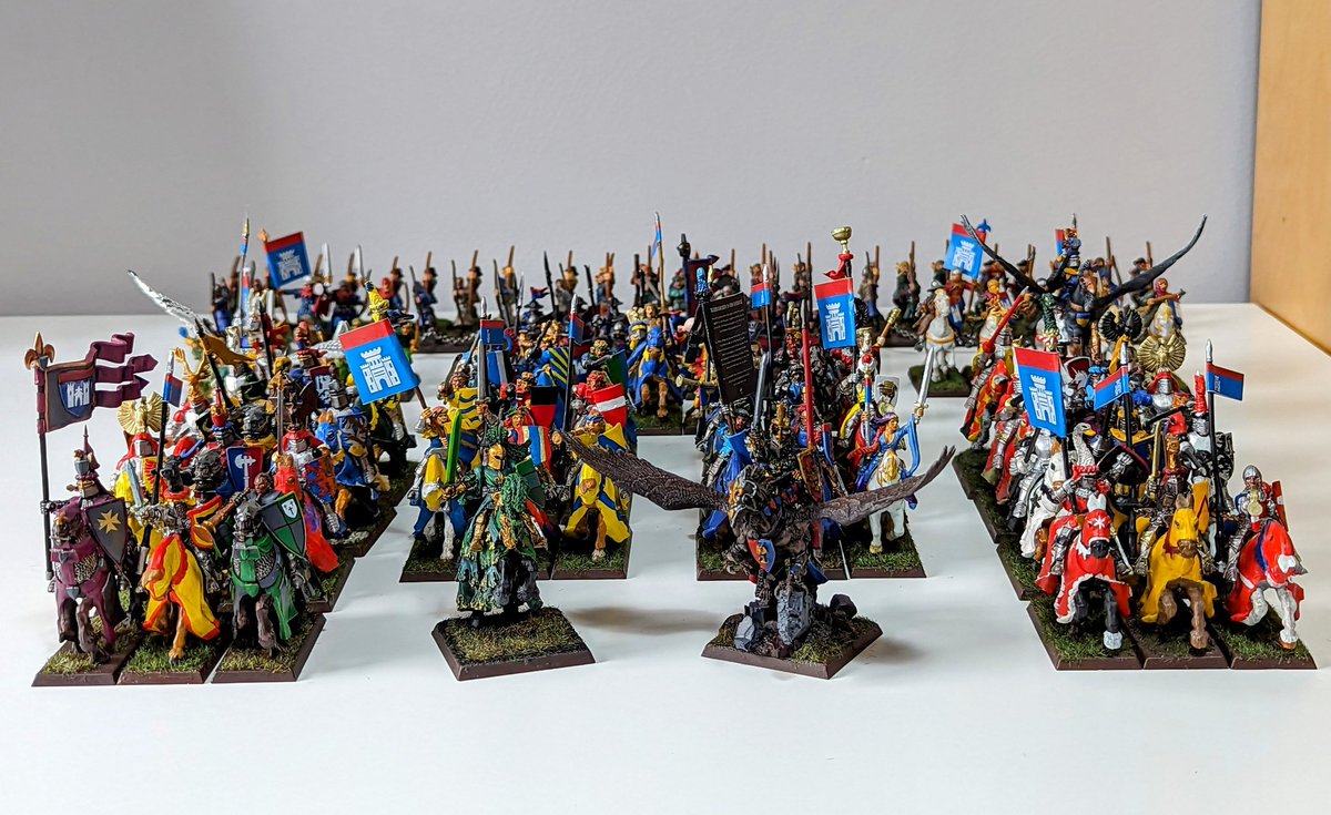 25 years after I started, there are  no Bretonnians left in my pile of opportunity / shame! Complete army shot here: 39 mounted knights, 9 heroes, 7 special / named characters, and 85 commoners. Will share some more photos in thread below #WarhammerCommunity #PaintingWarhammer