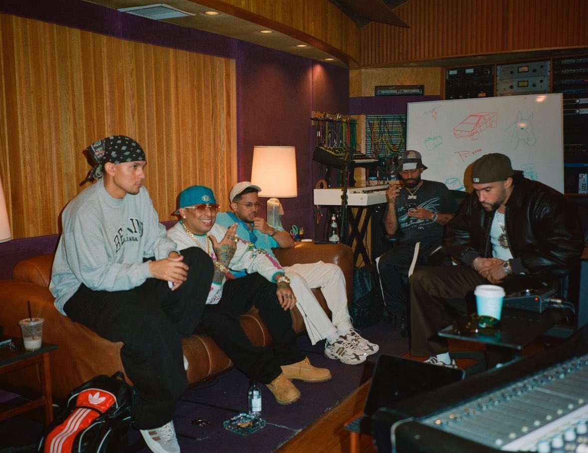 badbunnynetwork's tweet photo. Bad Bunny x Tainy x Ñengo Flow x De La Ghetto x Arcángel. 📸 https://t.co/6NszHKk3oq