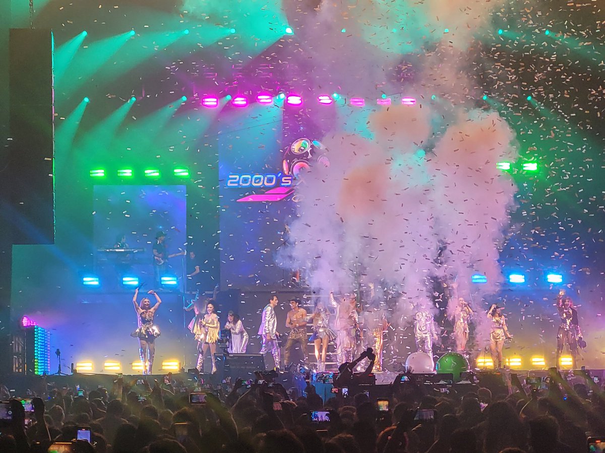 GRACIAS, mil gracias por hacernos revivir aquellos años en lo que lo único que importaba era el no perdernos los capítulos de las telenovelas de las 4pm 💞🌹 
Mi niño interior aún tiene la emoción del concierto 🤓🎤🎶
Mucho éxito en la gira, se lo merecen 👏💪