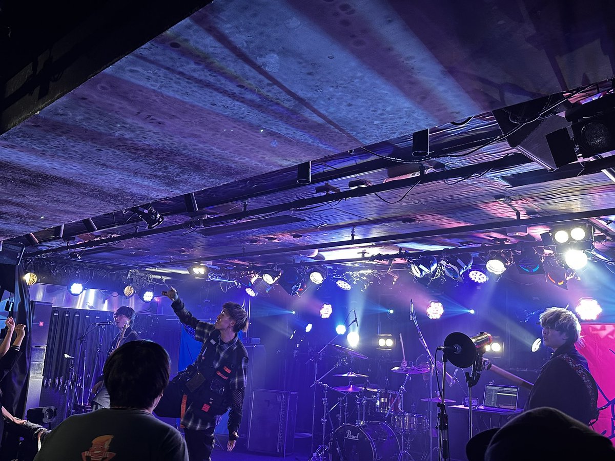 no_ri_1123's tweet photo. I CRY RED
JOULEのギターインストLIVE時に物販行ったステッカーもらった☺️スマホに入れてって言われたけど大きすぎて入らへんだ😅すみません💦
先日のBEYONDで初見。
今日2回目。
良かった(*^_^*)
また行きます😊
#ICRYRED
#アイクラ
#VARON https://t.co/21KdAslykG
