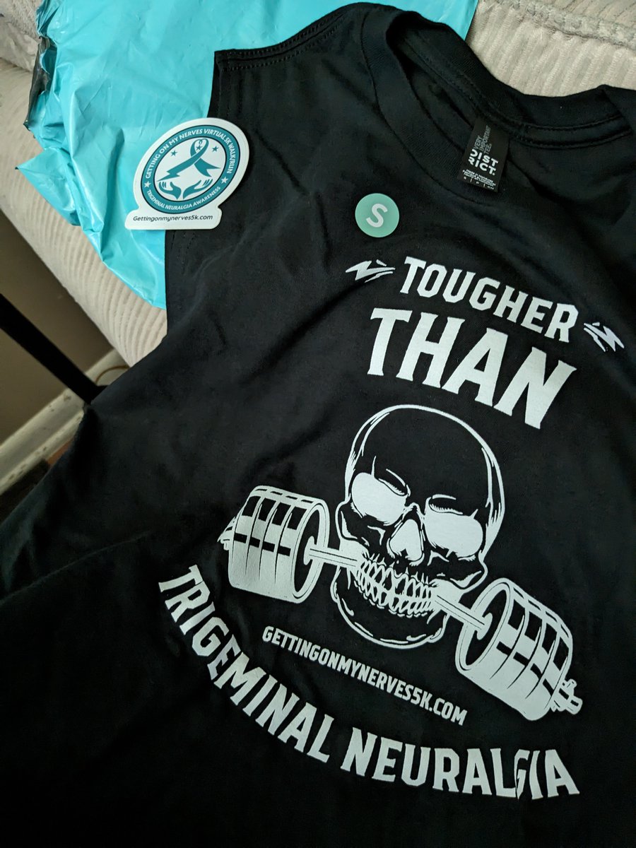Endo_Jenn's tweet photo. Too bad we are now in colder weather but I'm still so obsessed with my new tank top & can't wait to wear it. Thanks @GOMN5k π
#trigeminalneuralgia #TN #facialpain #facetodaytogether #MS #exercise #fitness #tough #strength #fighter #NeverGiveUp #thisisme #mystory https://t.co/6up9vPjYj5