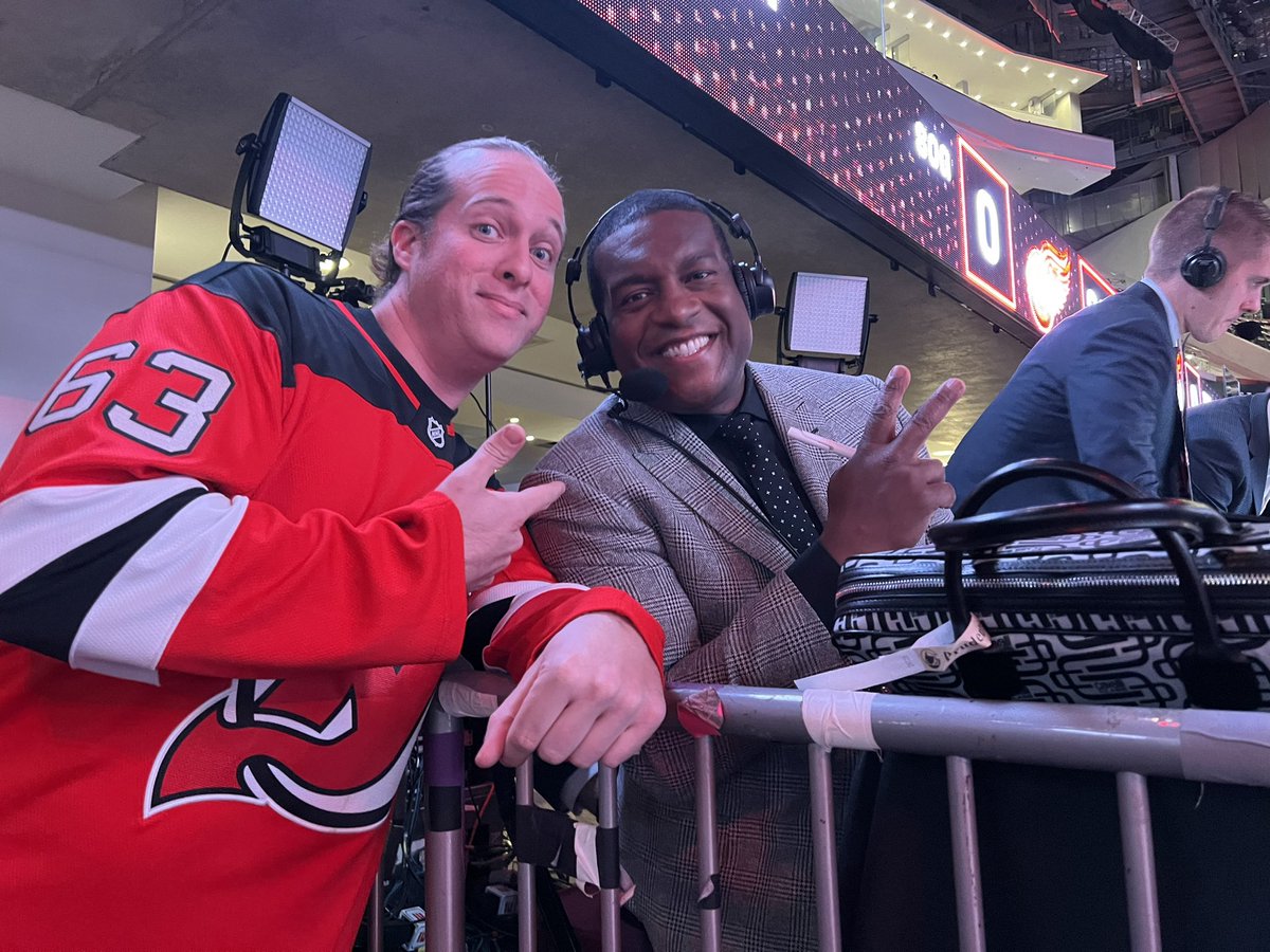 _dave_wave's tweet image. Hell of an opening night #NJDevils   Thanks @KevinWeekes and Patty for taking the time.