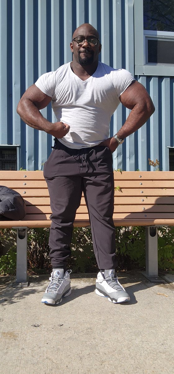 joshflexing255's tweet photo. Yesterday was awesome under the๐
#lastdaysofsummer
#doublebi
#biceps
#bicepflex
#jordan
#flexing https://t.co/IcoOWaoCQT
