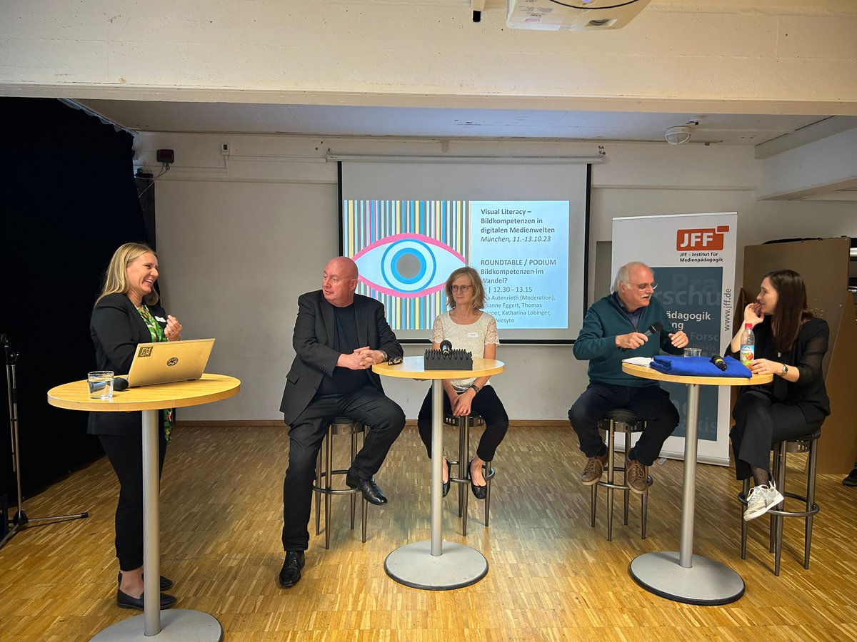 '#Bildkompetenzen im Wandel?' - ein spannender Abschluss für eine facettenreiche Tagung! Vielen Dank an alle Dikutant:innen - @KLobinger <a href="/TomKnieper/">Tom Knieper</a> Susanne Eggert &amp; Horst Niesyto - für ihre Überlegungen. #VisLit2023