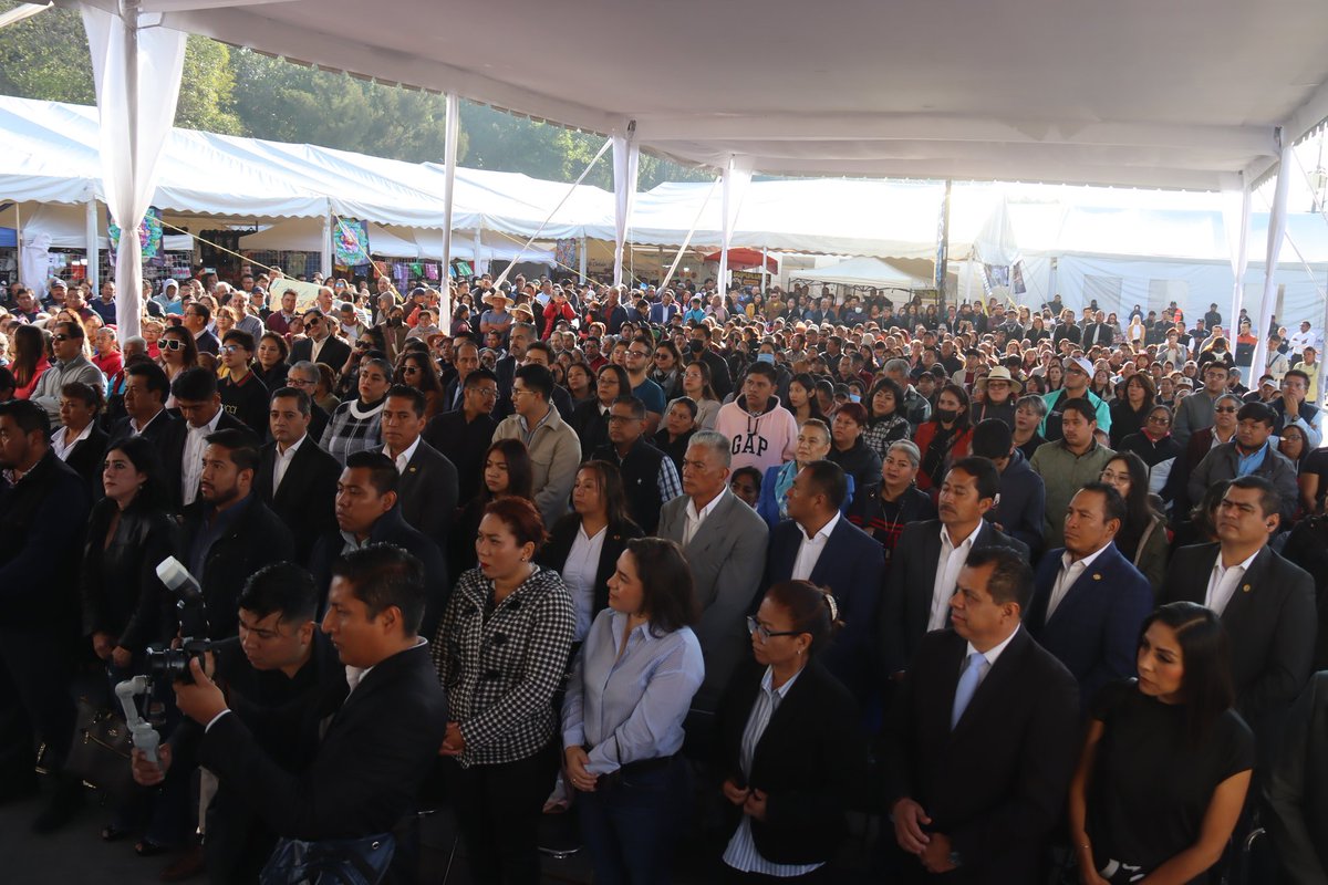 Paola_Angon's tweet photo. Agradezco a la ciudadanía🙋🏽‍♀️🙋🏽‍♂️ por acompañarme en mi 2° Informe, por su confianza, y por sumarse al trabajo en favor del bienestar de las familias cholultecas👨‍👩‍👧.

Cuentan conmigo para seguir haciendo de #SanPedroCholula un mejor lugar, ¡🤝🏽En alianza, #CholulaAvanza! https://t.co/Ie2f6At0nS