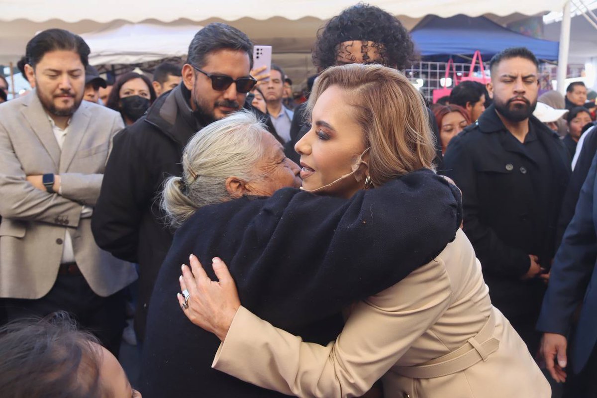 Paola_Angon's tweet photo. Agradezco a la ciudadanía🙋🏽‍♀️🙋🏽‍♂️ por acompañarme en mi 2° Informe, por su confianza, y por sumarse al trabajo en favor del bienestar de las familias cholultecas👨‍👩‍👧.

Cuentan conmigo para seguir haciendo de #SanPedroCholula un mejor lugar, ¡🤝🏽En alianza, #CholulaAvanza! https://t.co/Ie2f6At0nS
