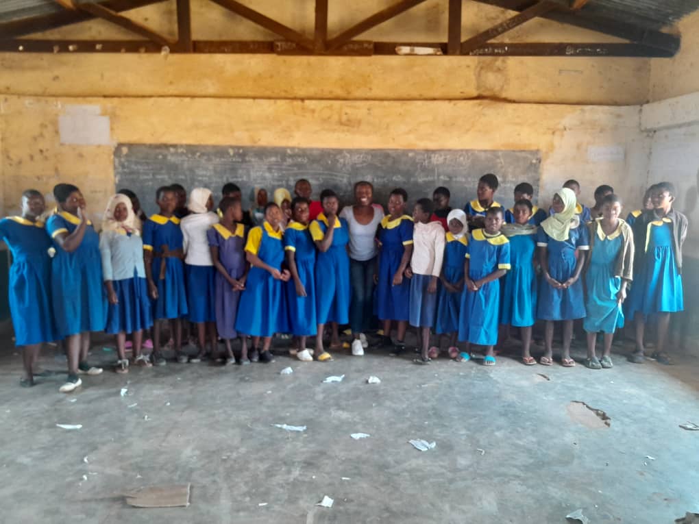 AliceChiwaya1's tweet photo. Let's unite to promote girls education, our Girls club at mpapa primary receiving school bags.
#endchildmarriage @ACTafricanchild @AUYouthProgram @PlanMalawi @EduCannotWait @awdf01 @SonkeTogether @UNFPA https://t.co/LMCT6Ncm9C