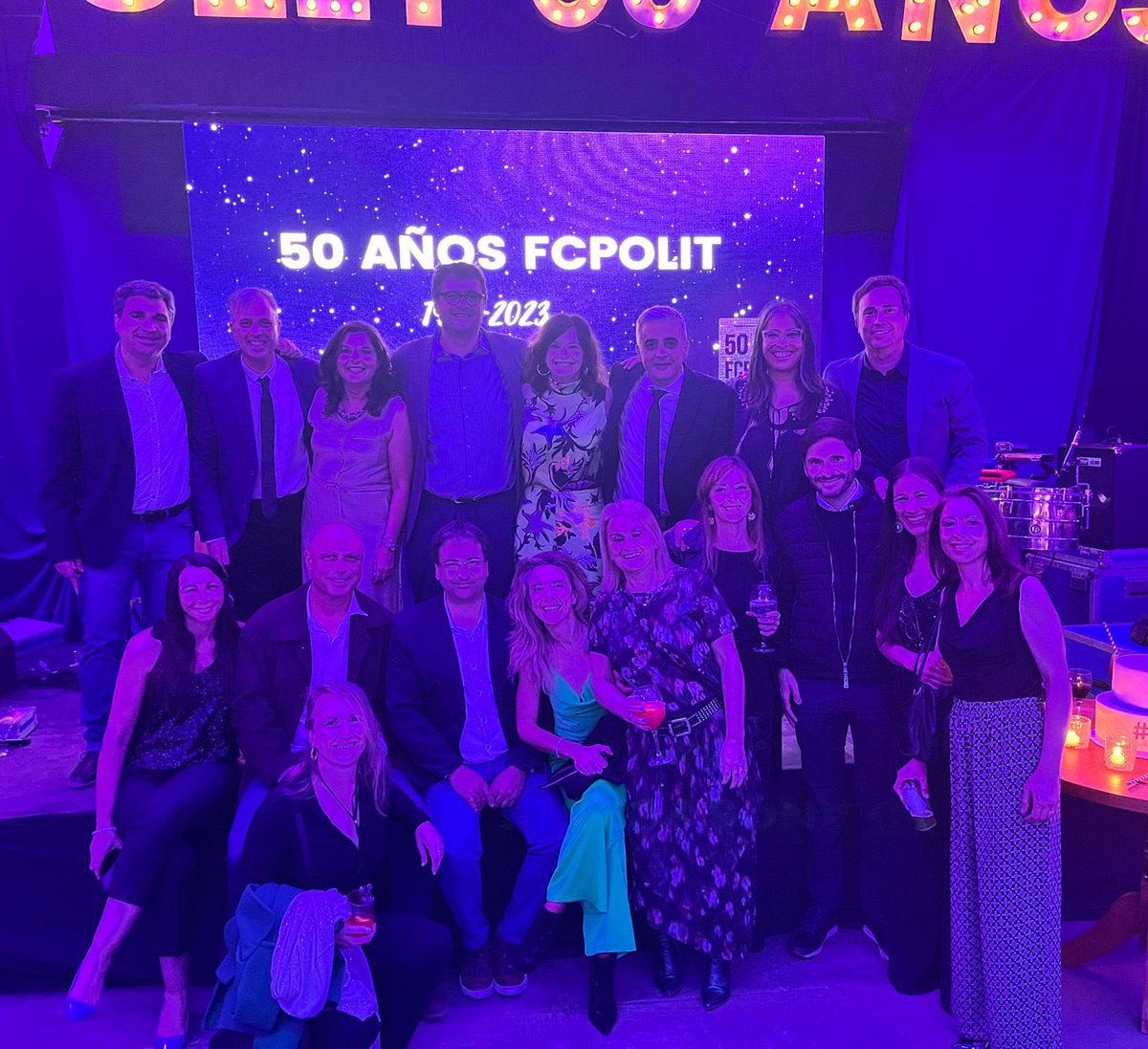 fbartolacci's tweet photo. Parte de la promo 94’ de la FCPOLIT. Hermosa noche, hermoso reencuentro. 50 años de la casa que nos vio crecer. La vida misma, nuestra lugar en el mundo. https://t.co/AkIejubQSP