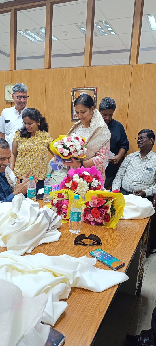 cbowa_bsnl's tweet photo. A facilitation programme was held by SNEA CHQ at SNEA office eastern court janpath on 12th of October 2023. Team CBOWA consisting of AIP, GS &amp; AGS (HQ) were facilitated by W'GS SNEA and his CHQ team. 
We are grateful for this  gesture of courtesy. https://t.co/YpKm9tYCcC