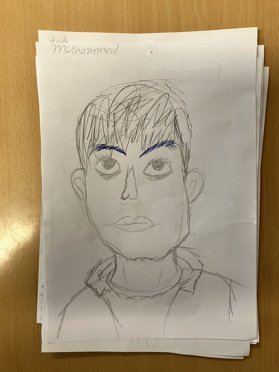 frankvzadelhoff's tweet photo. Tekenles Gouden weken met binnenkring en buitenkring. Telkens een andere tekenaar een stukje van het portret. Het model schoof een stoel door. De mooie tekening van Muhammed is dus door 10 klasgenootjes gemaakt! Dat vraagt contact maken en vertrouwen @BSSterrebos @SAAMscholen https://t.co/0XH7z1pSGs