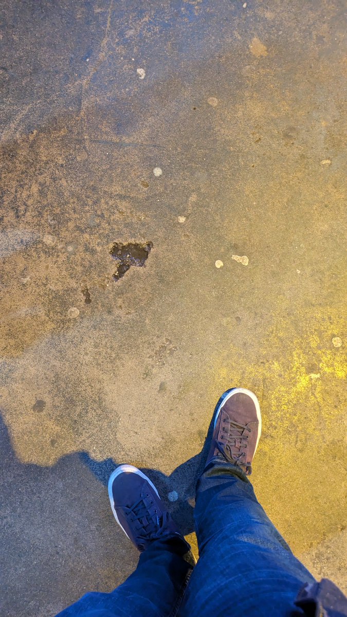 Im Vorraum der Turbinenhalle, wo gleich die Ärzte spielen.
Dementsprechend: #wazifubo!