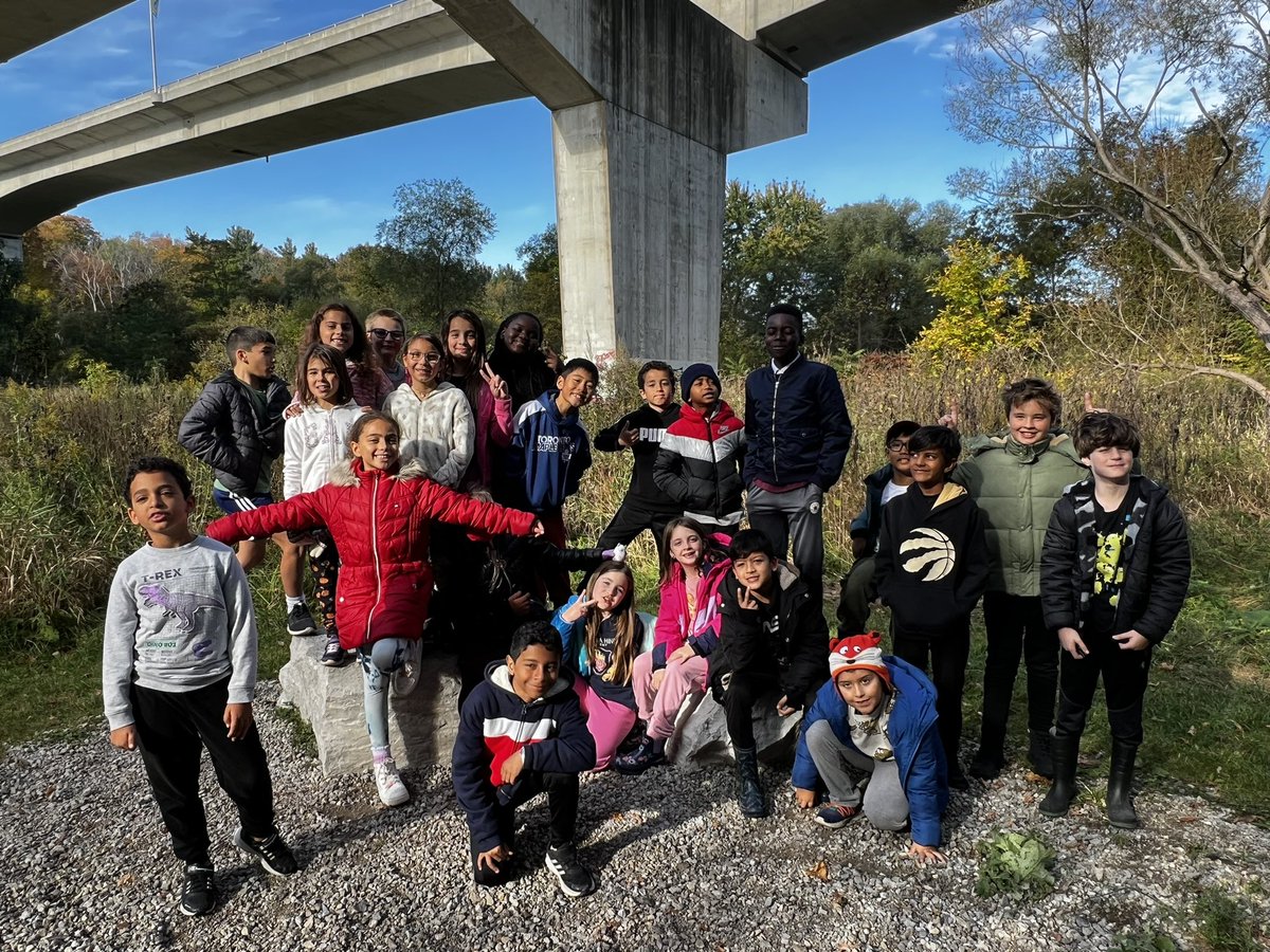 Ms. Vaughan’s & Mrs. Mitchell’s classes enjoyed their visit to @yourriverwood this morning! They loved being among the fall colours and even spotted some salmon swimming up the Credit River! #outdoored #enviroed