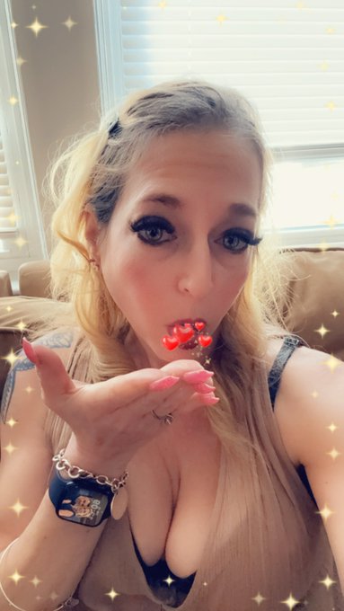 Going live later tonight link for of in bio cash app @$sarahjersey if you want an extra sexy custom video