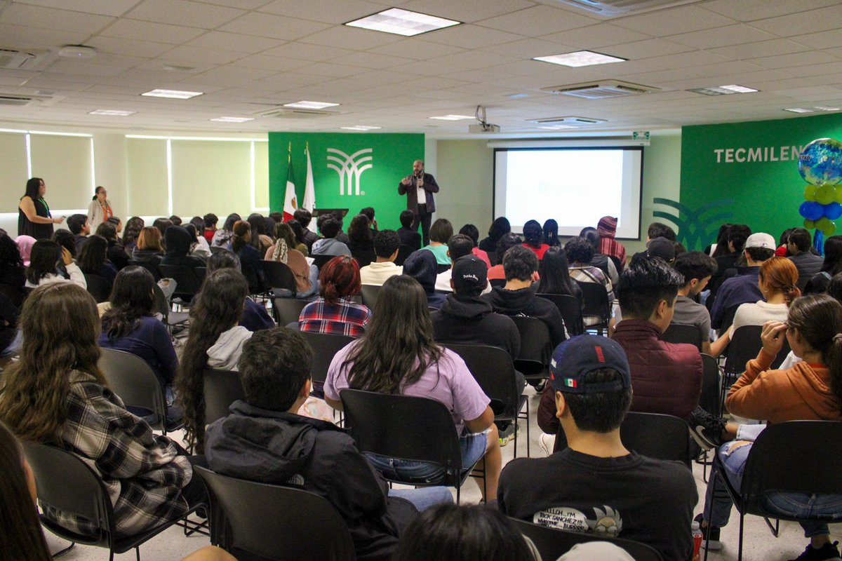 MarcoValerioGDL's tweet photo. Agradezco la invitación a @Tecmilenio, campus #Zapopan por la oportunidad de brindar una charla sobre el “Panorama Laboral y el Futuro del Trabajo”

Fue un honor lograr un diálogo  con las y los jóvenes para guiarlos en su futura vida laboral

¡Cuentan conmigo #HastaDondeTope! https://t.co/y1ygVkBxe5