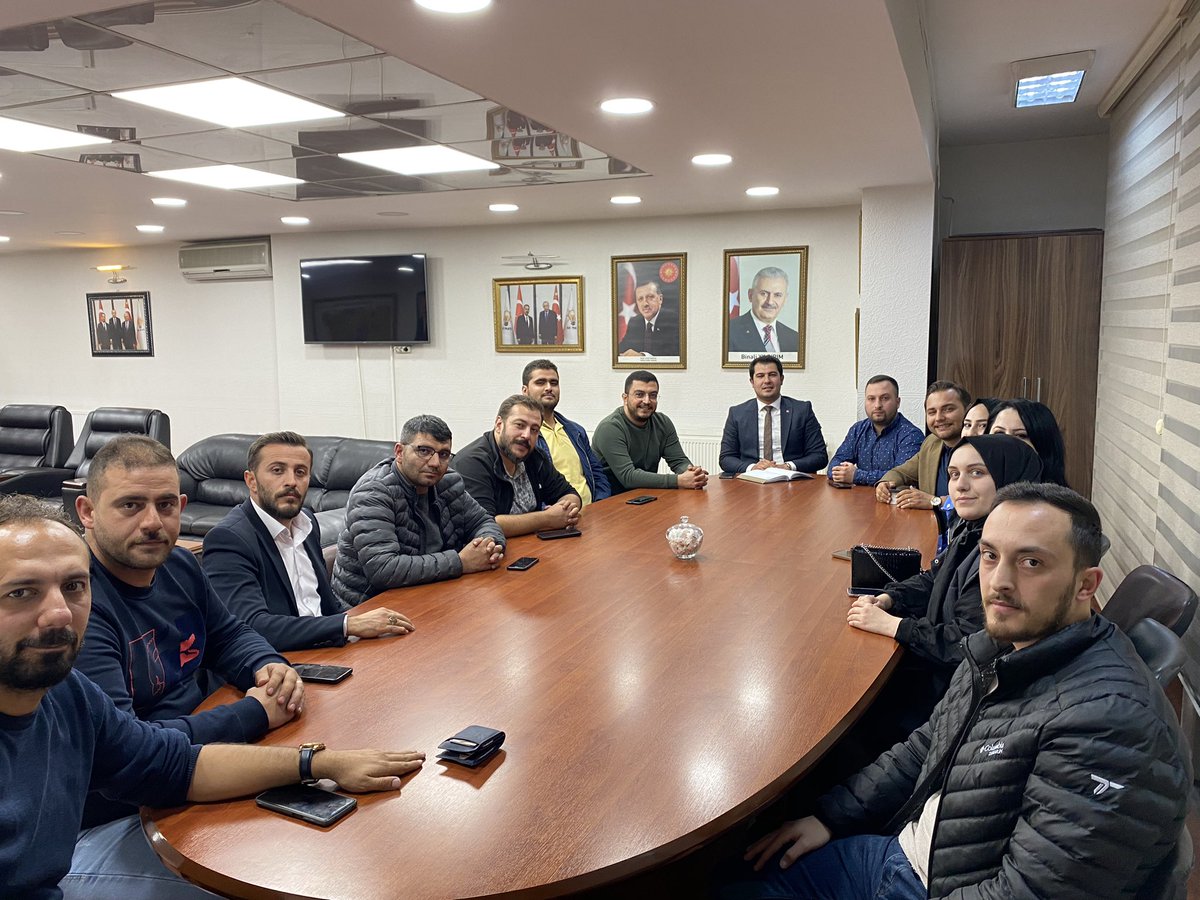 İl Gençlik Kolları Başkanımız Mehmet Yılmaz’ın  başkanlığında haftalık yürütme kurulu toplantımızı yaptık. 

Hayırlı olması temennisiyle inşallah.