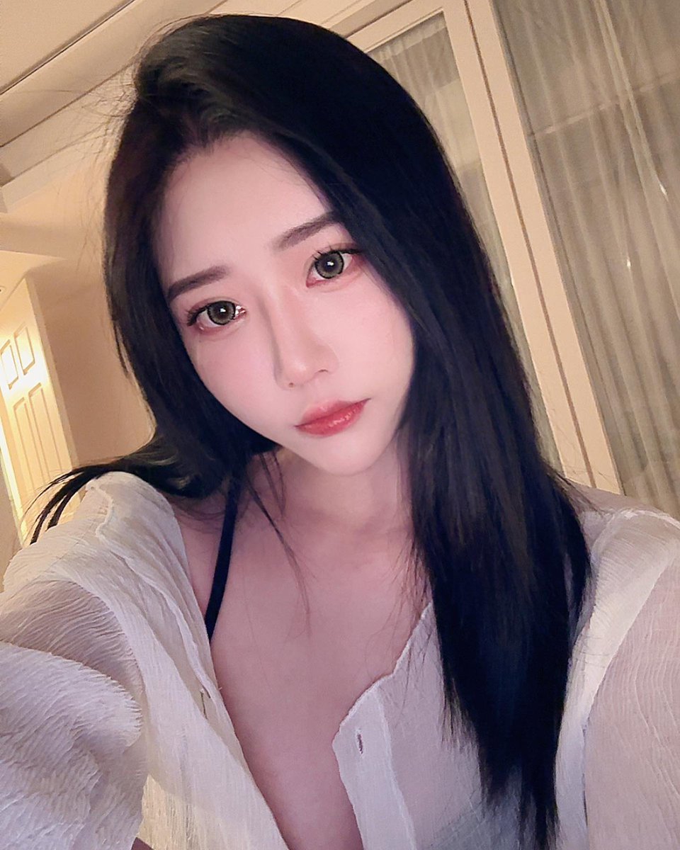 ChenXuan_0224's tweet photo. 來看一下
小怪獸還有沒有在

夜深人靜該怎麼辦
故事長短  知我深淺

你會想要體驗那個 ？

#轉推 #留言 #愛心
#生活 #固定 #性慾 https://t.co/YvfbU80WXf