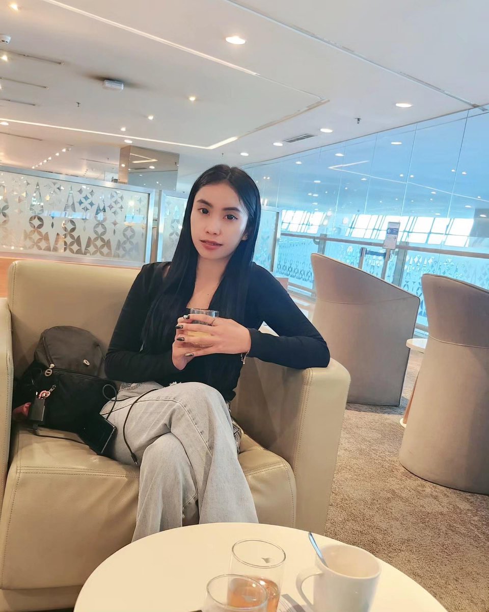 Mayaa39390847's tweet photo. Kerja terus sampe lupa refresh #lesbiindonesia https://t.co/6kGN67kQ9C