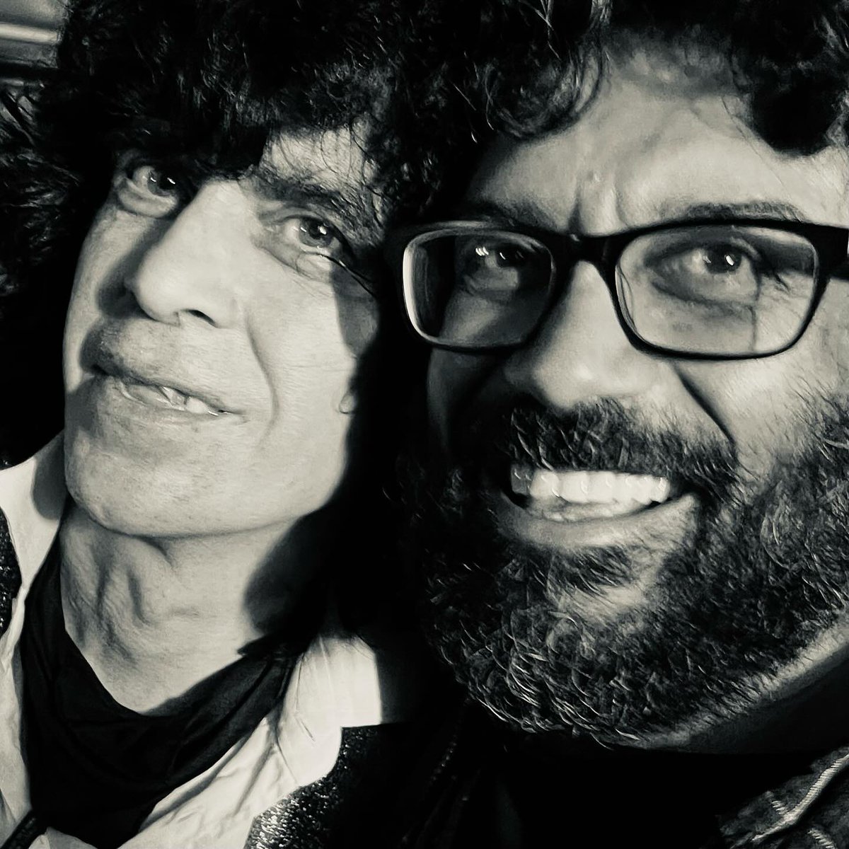 FlotationToy's tweet image. Nainesh from FTW recently went to see the amazing band The Make-Up. Check them out if you get the chance. Here is Nainesh with singer Ian Svenonius after the show