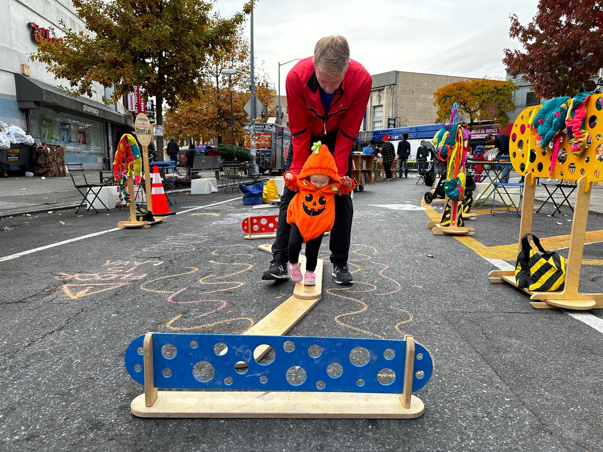 NYC_DOT's tweet photo. Trick-or-Streets 🎃returns for a second season! This month, we'll activate Open Streets, plazas, &amp; other corridors to celebrate Halloween &amp; expand access to safe, car-free pedestrian space. With more to come, we have announced 15 premier locations: https://t.co/qN5vWyPr9k https://t.co/Mgwds296br