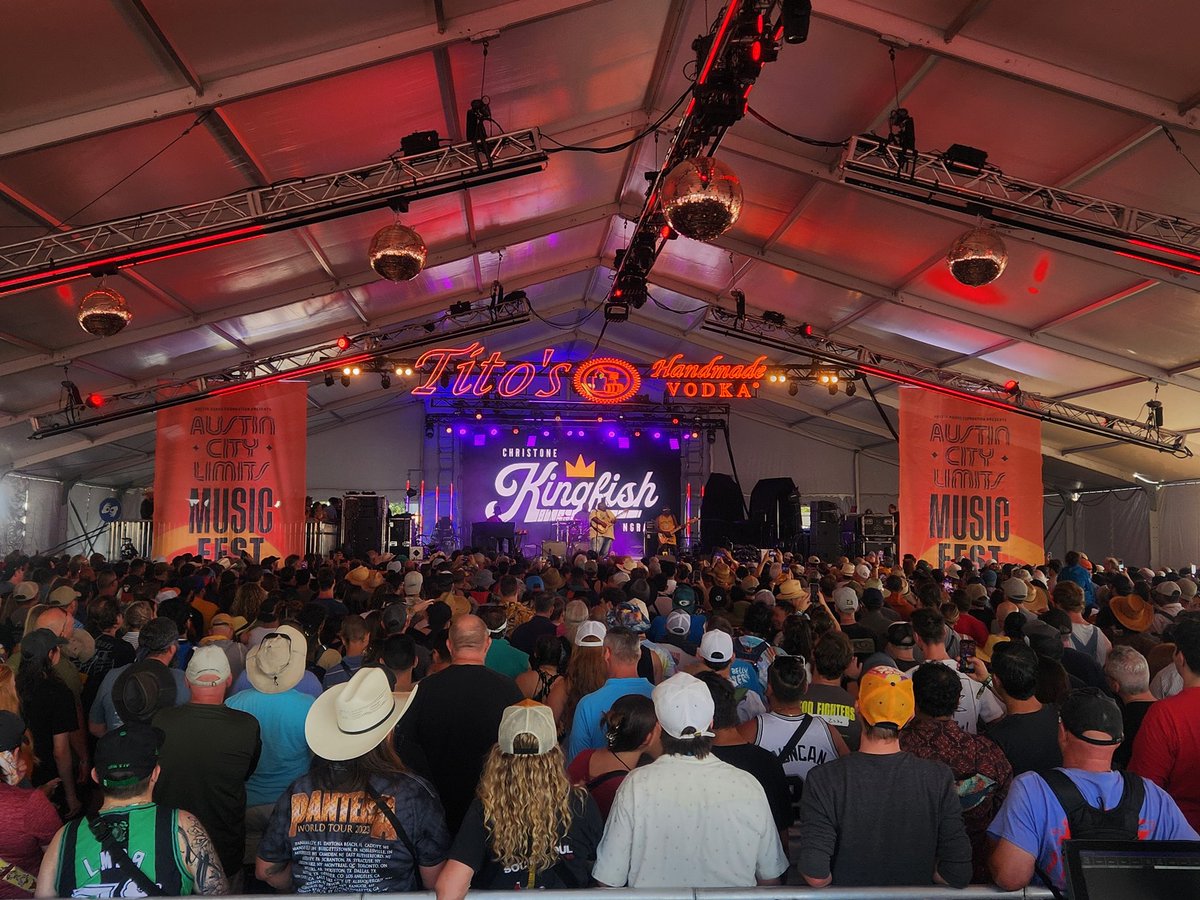Edgelight looking good on the Tito's tent at Austin City Limits! Thank you Chris Lisle Lighting Design and Max McKamy <a href="/TitosVodka/">TitosVodka</a> for bringing us along for <a href="/ACLFestival2023/">ACL Music Festival 2023</a>! See you next year <a href="/aclfestival/">ACL Festival</a> 🎉 #edgelight #lightingdesign