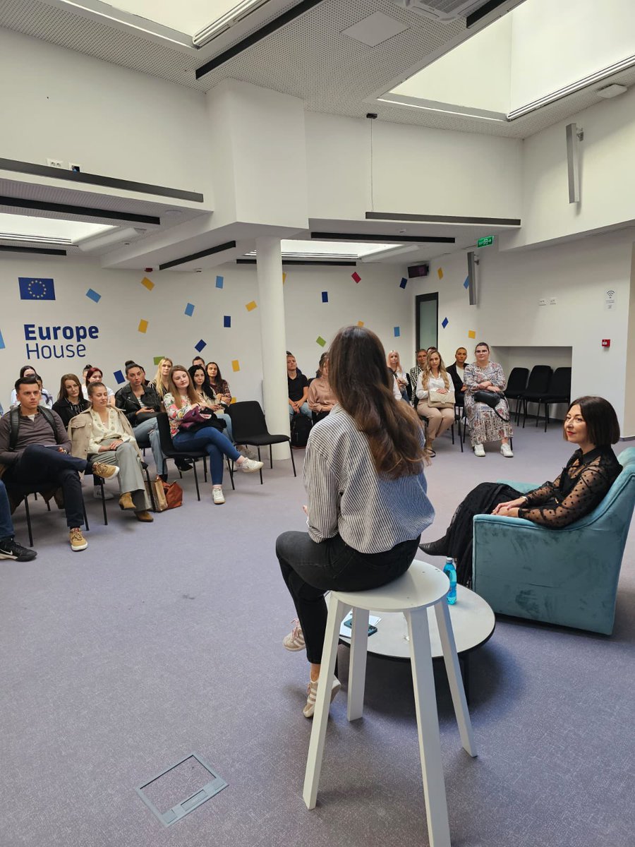 SaPhotoFest's tweet photo. Law Faculty students visited the exhibitions of @SaPhotoFest at #EuropeHouse today.
They also had a conversation with the Festival's director @RedzepagicAida and law professor @IzaRazijaM.
The discussion delved into the connections between photography, art, and the copyrights. https://t.co/yITXzlj1b9