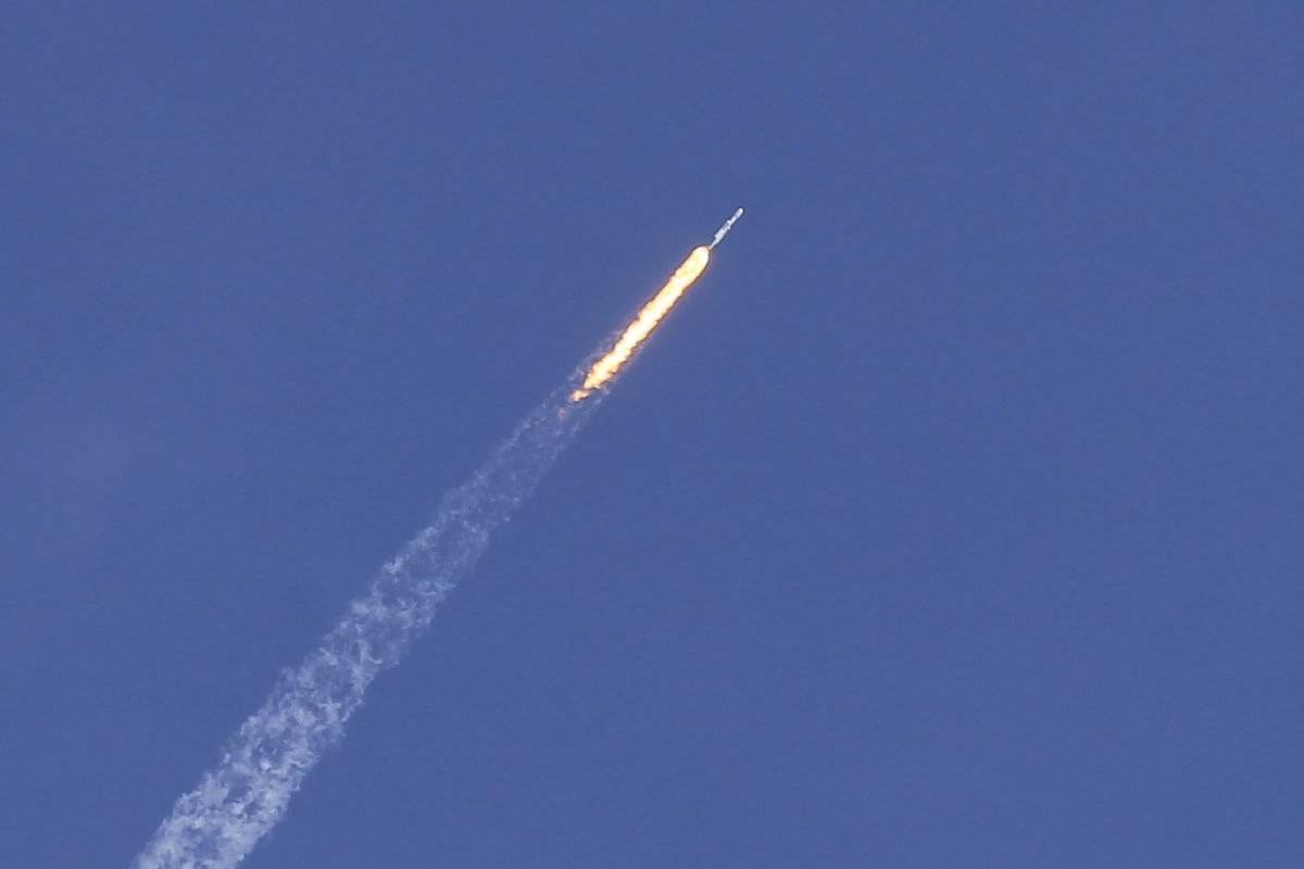 Spac3JJ7's tweet photo. Go Falcon Heavy go Psyche https://t.co/ZnusFrIj9T