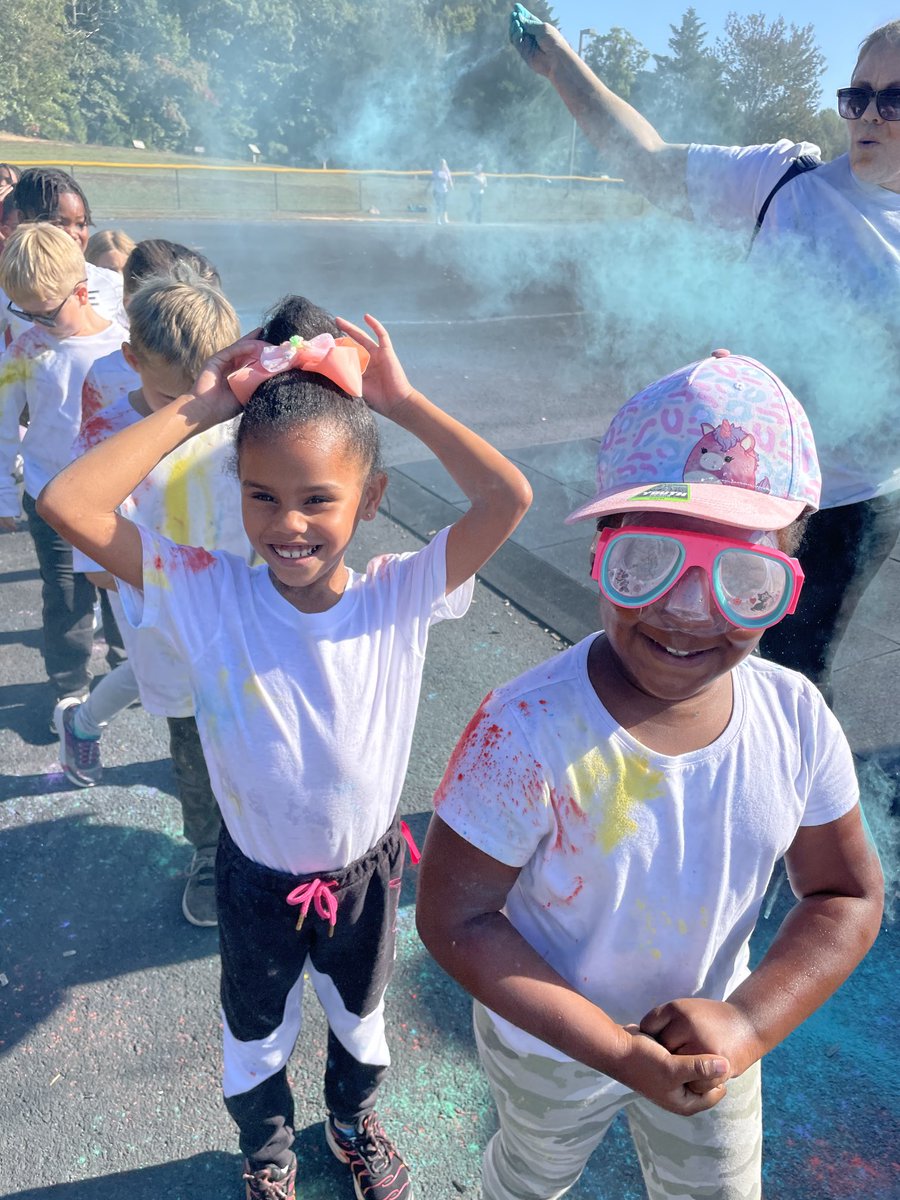 BethKF1966's tweet photo. Color Run fun.  #ccesdukes #WeAreCuCPS https://t.co/SSSovOlaHx