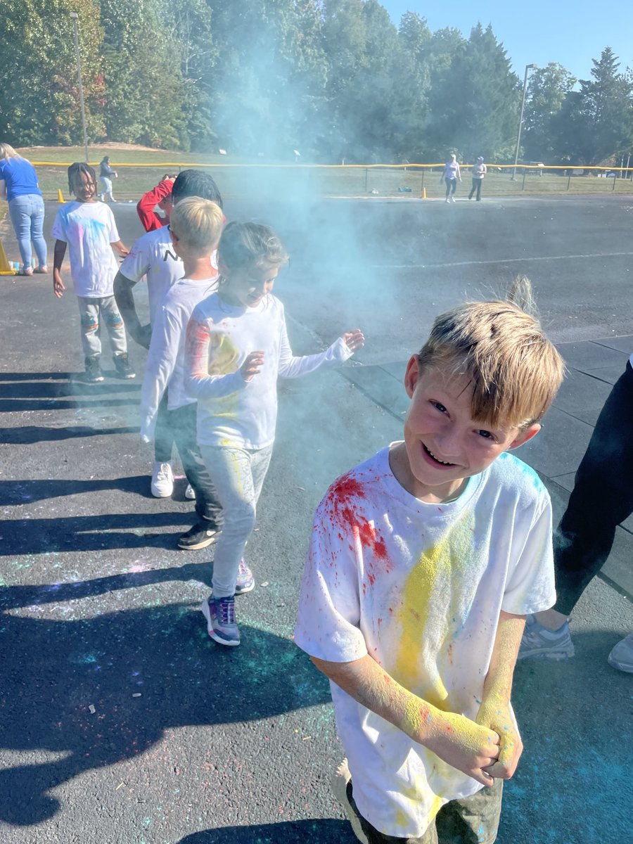 BethKF1966's tweet photo. Color Run fun.  #ccesdukes #WeAreCuCPS https://t.co/SSSovOlaHx