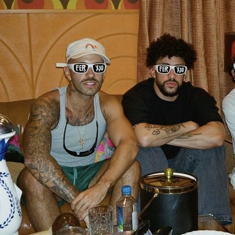 itatiannab's tweet photo. El único cumpleaños que envidio es el de Feid jajajajaja en el día grabó con Bad Bunny y en la noche durmió con Karol G 😆 El verdadero "Me voy a quedar con la industria" 🥰💚✨️ https://t.co/2by77Ma7uq