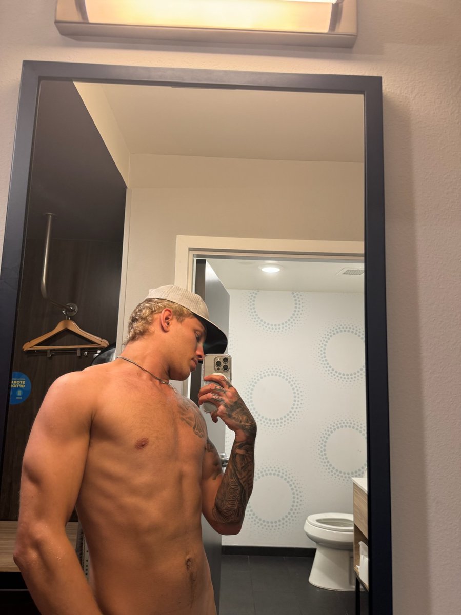 bongma00's tweet photo. Morning wood 😏 #fitness https://t.co/VklABMcwPj