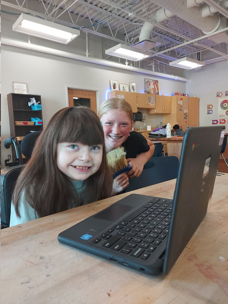 WendyRubin19's tweet photo. Best friends, having fun and enjoying Art class. #PerryMiddleSchool #BestFriends https://t.co/1nV3F2sdQG
