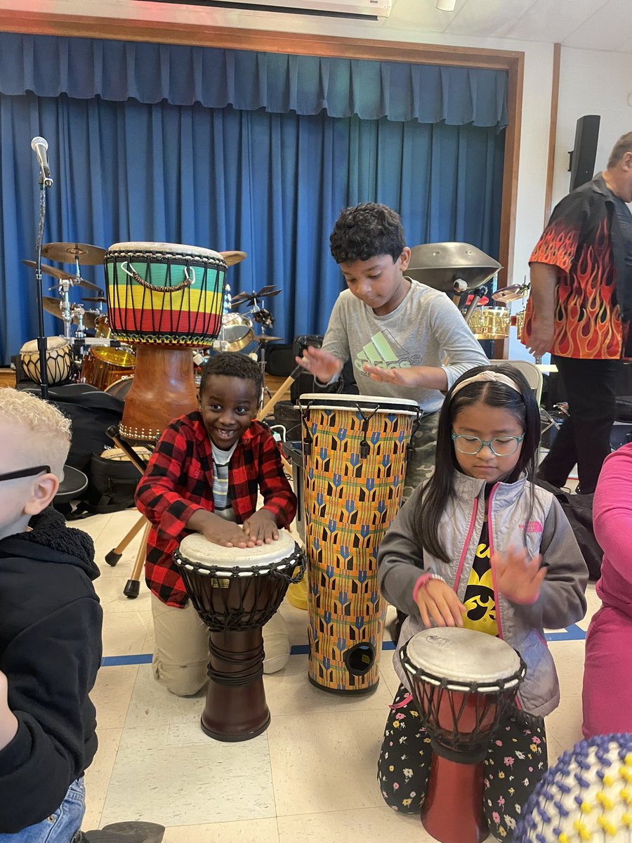 BrookhavenCSL's tweet photo. Brookhaven staff and students are closing out #HispanicHeritageMonth with an amazing celebration of #culture and music, with the help of Luis Garay and the Percussionists! https://t.co/QfFTchSr6L