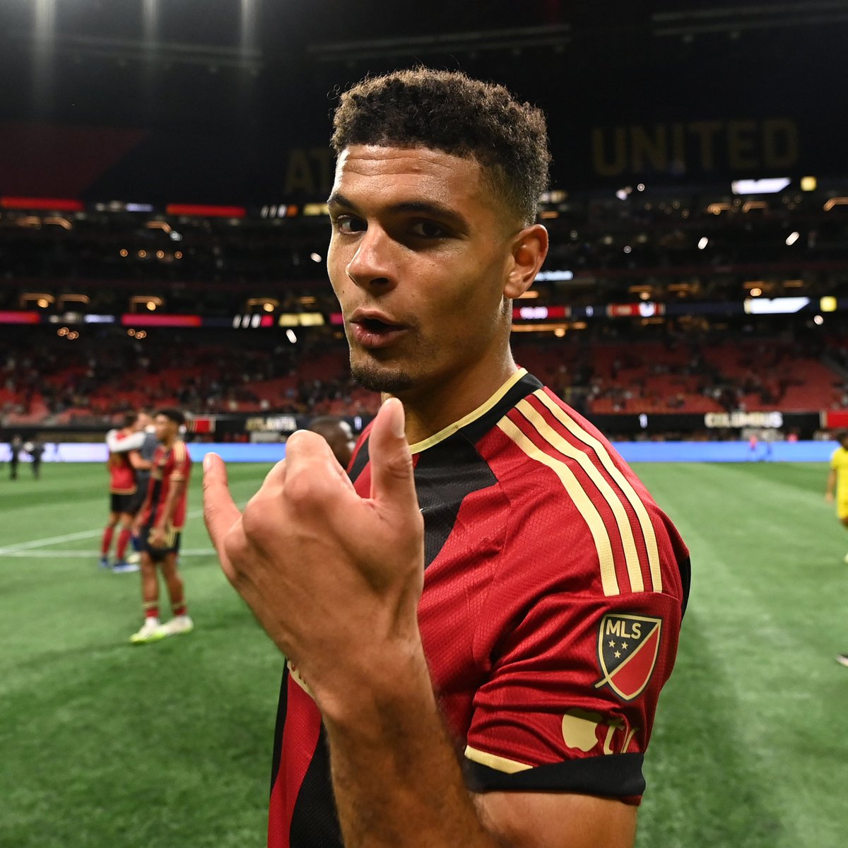 Miles and the <a href="/USMNT/">U.S. Soccer Men's National Team</a> are back in action tomorrow 🤙

Like, retweet &amp; drop a 🇺🇸 for your chance to win a signed <a href="/_milesrobinson_/">Miles Robinson</a> 17s' Kit ⤵️