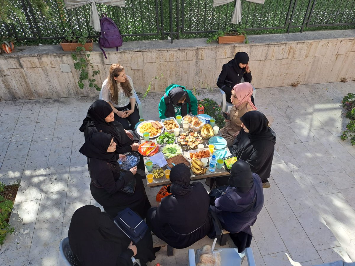 Uluslararası Kadın Kültürevinde,  kadınlara yönelik eğitim ve sanat faaliyetleri yürütülmektedir 
<a href="/AfyonValiligi/">T.C. Afyonkarahisar Valiliği</a> 
<a href="/Gocidaresi/">Göç İdaresi Başkanlığı</a> 
<a href="/DernegiSahra/">Sahra Derneği</a> 
<a href="/iwomencc/">Internationalculturalcenterforwomen</a>