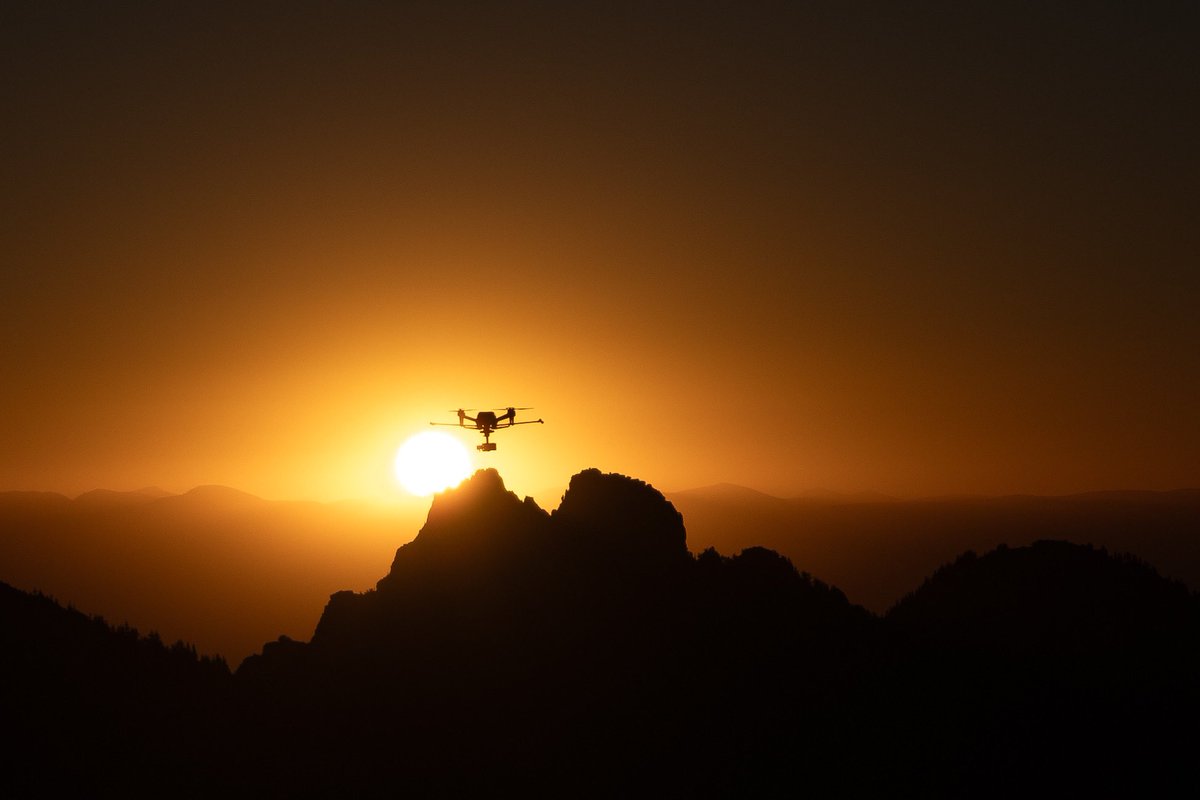 Turn a picturesque background into your personal playground ☀️
Photos by Jack Lo Photography