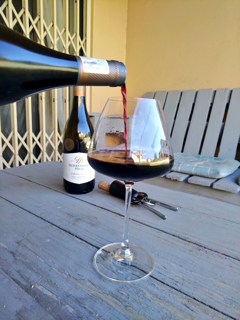 WinewithLebo's tweet photo. Bathong dumelang, Happy Friday!
I need to see what you guys are drinking, please. π I'd be very disappointed if you are not drinking ππ
#WinewithLebo https://t.co/vclYVEbdwb