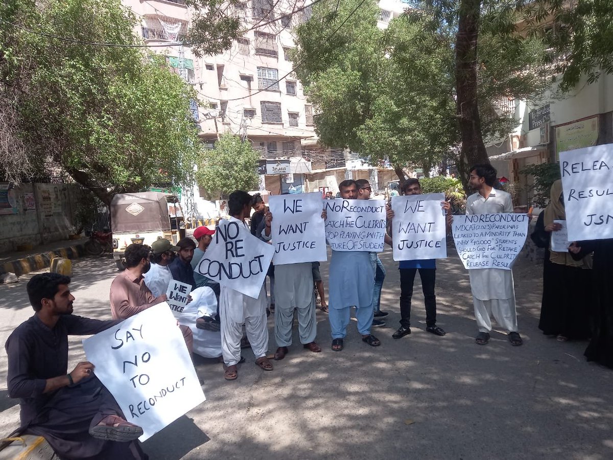 srhaahmed523's tweet photo. #NORECONDUCTMDCAT
Aghle Das saal bhi reconduct krwa len mgr culprits ko agr saza nhi dijaegi tu leak har saal hoga baar baar hoga
@pmc_org @SindhHealthDpt @MNBUrdu @KamranTessoriPk
@iqrarulhassan https://t.co/NmARbrhzpc
