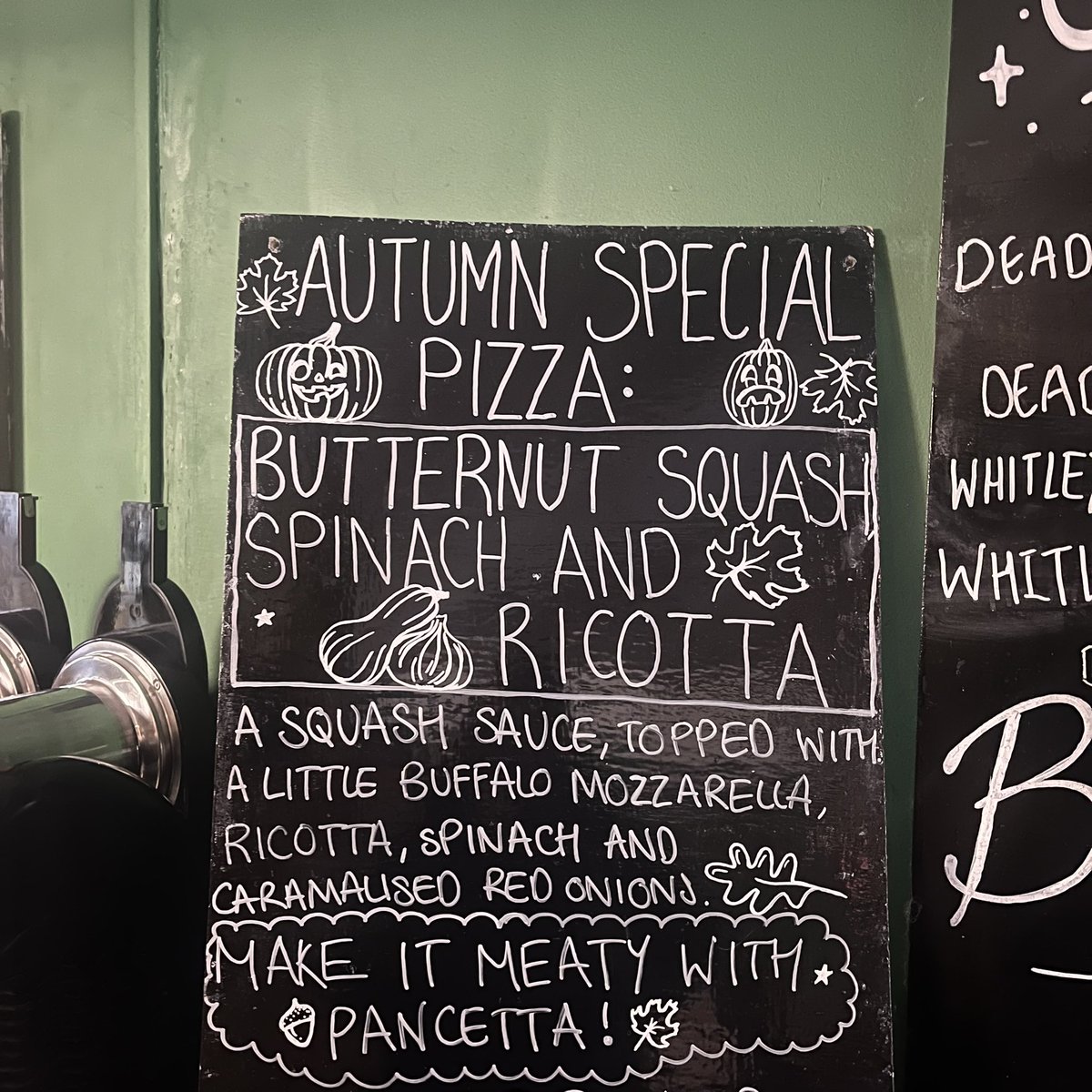 🍂🎃AUTUMN SPECIAL PIZZA🎃🍂

Butternut squash, spinach &amp; ricotta. 

A butternut squash sauce, topped with a little buffalo mozzarella, ricotta, spinach &amp; caramelised red onions 🧡 Make it meaty with pancetta! 

Come try it while you can! 👻