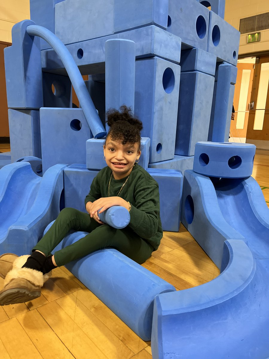 marycariola's tweet photo. Things that make us smile.
โ๏ธIt's Friday.
โ๏ธ Serenity having fun in her magic castle.
#ROC #WeekendVibes #FridayFunpost https://t.co/6Ir8rinoNL