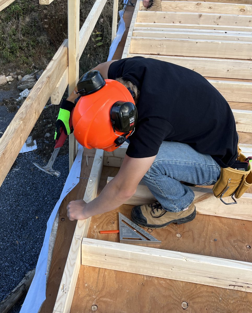 DanFramerdan's tweet image. #BCIP Ss have been mastering their framing skills. Big shout out to @BrooklandHomes for the opportunity to work on their project in Odessa. Community partnerships are vital to #SHSM programming success! #OYAP
