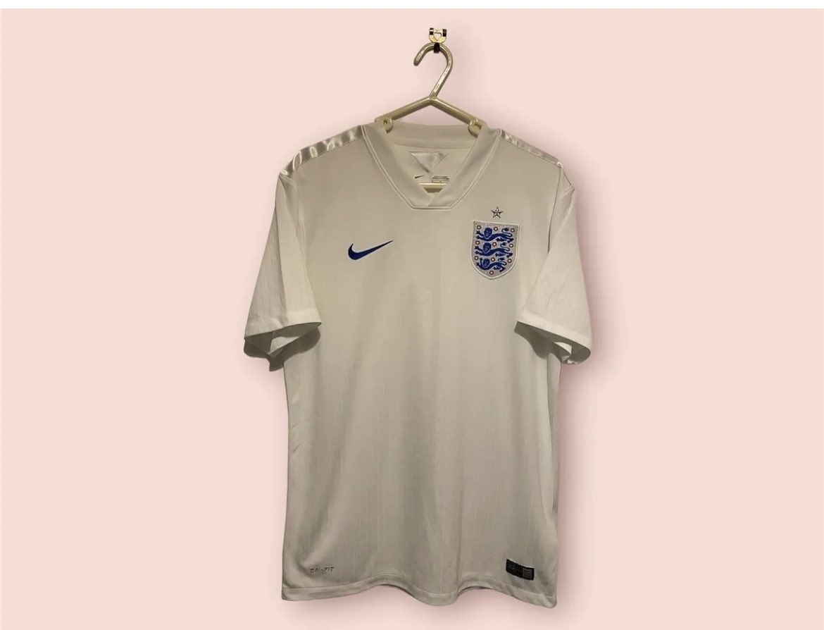 FilthyTops's tweet photo. Filthy Football Shirts ENGLAND Giveaway! 🏴󠁧󠁢󠁥󠁮󠁧󠁿

If Foden or Maddison score ANYTIME for England vs Australia, we'll giveaway one of these shirts (Size: Small or Medium!)

To enter👇

🔄 RT &amp; Like this Tweet
🤝 Follow us https://t.co/MkC2nvDgmN