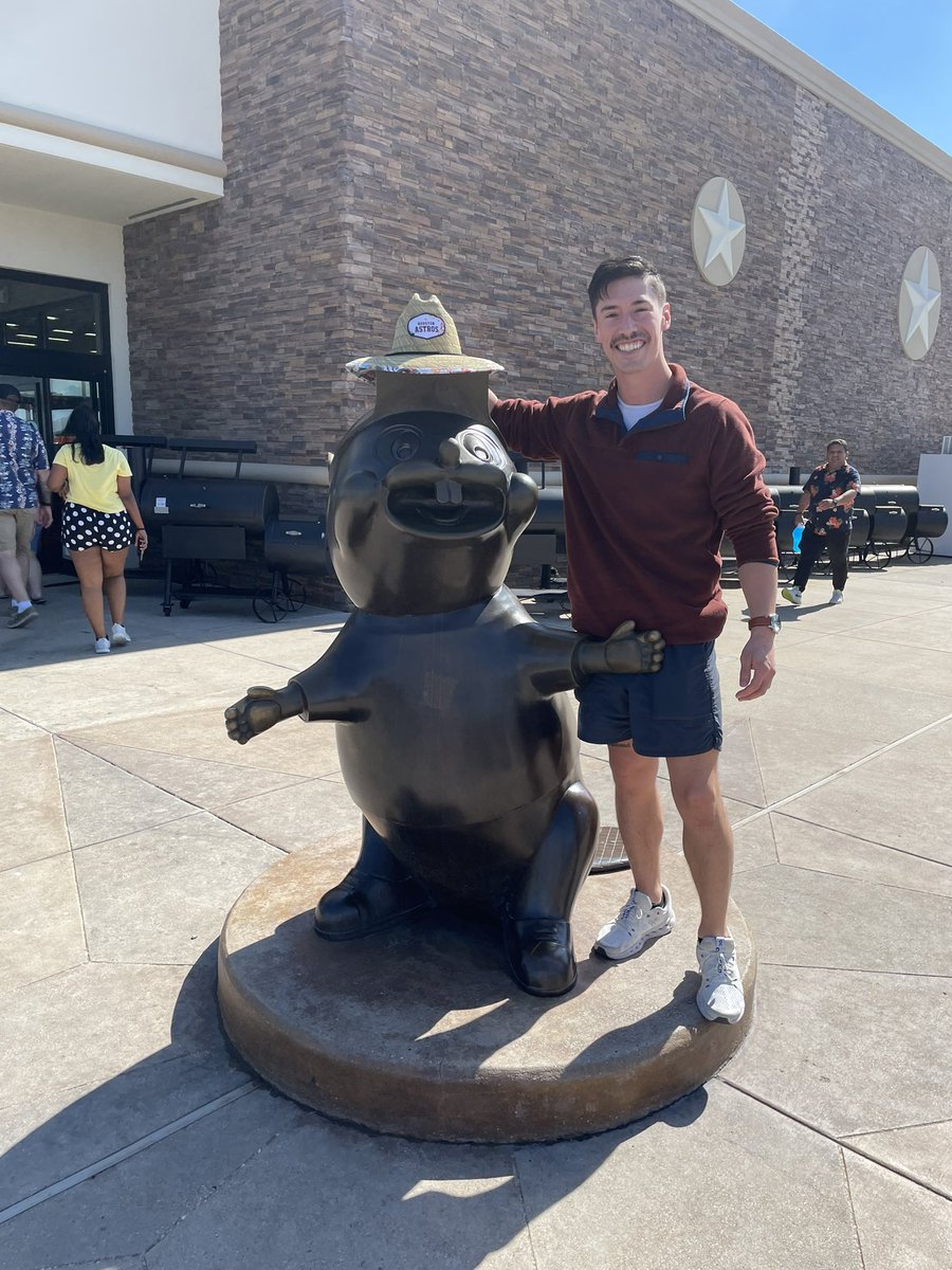 TerrellCam's tweet photo. @michaelschwab13 went and claimed the Madisonville Buc-ee’s for Houston 🤘 https://t.co/2oFEkmgPrM