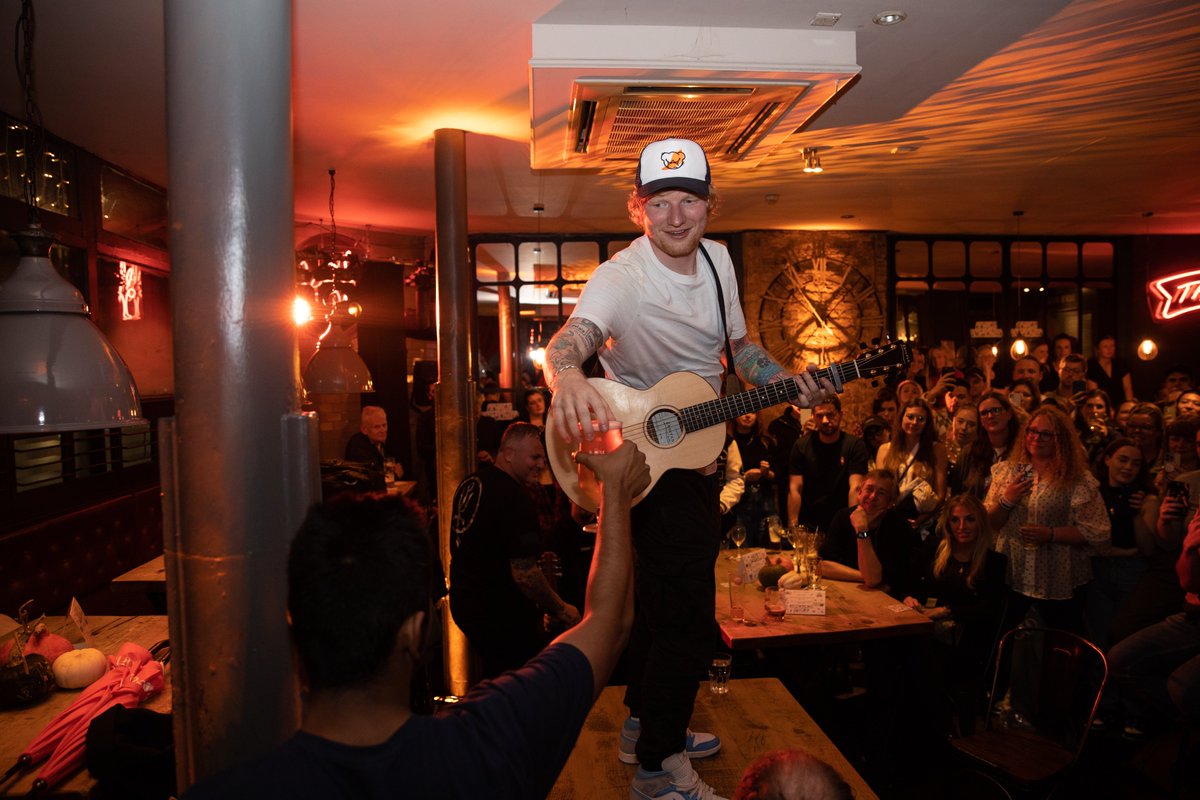 edsheeran's tweet image. #AutumnVariations 🍂🧡

📸 @MarkSurridge