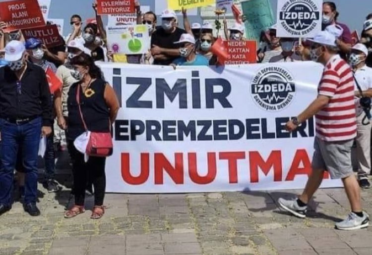 Bir 30 Ekim daha geliyor, takvim.yaprakları tek tek kopuyor. Kapıda kış bize bakıyor. İlk 30 Ekim gibi hâlâ sokaktayız. Kredi yok, umutlar tükenmekte 

<a href="/izdeda/">İzmir Depremzedeleri Dayanışma Derneği (İZDEDA)</a> #İzmirİçinSesVer