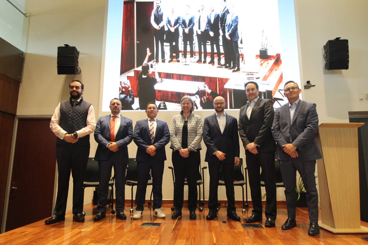 <a href="/HSBC_MX/">HSBC México</a> #UIPES #CONAUIALD <a href="/USEmbassyMEX/">Embajada EU en Mex</a>
Un hecho inédito en México. HSBC firma acuerdo de colaboración e intercambio de información con #UIPETlaxcala. Presentes HSBC UIPETLAX UIFCDMX EMBAJADA AMERICANA GRACIAS POR SU CONFIANZA. JUNTOS SECTOR PUBLICO Y BANCOS POR UN MÉXICO SEGURO