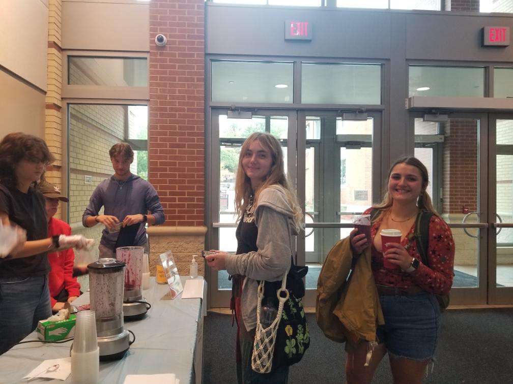 IupSAND's tweet photo. Recap on our Smoothie Sale. Thank you to everyone that showed up and bought a three berry smoothie! If you weren’t able to make the last smoothie sale, don’t worry we will be having another one in the future! What smoothie would you like to see next?🫐🍓#SAND #SmoothieSale #RD2be https://t.co/MeKqO09RYr